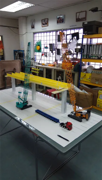 Scale model used to simulate a crane lifting operation