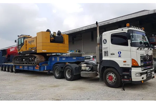 Hino 5 Axle low loader in the Pertama Crane fleet
