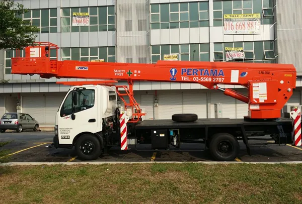 Aichi SK27A mobile skylift, 27 metre capacity in the Pertama Crane fleet