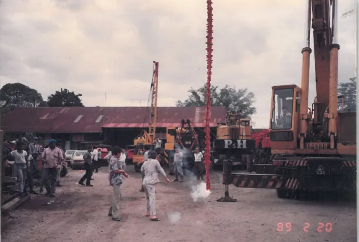 Archive photo from 1995 of a Pertama Crane lattice boom truck crane at a job site