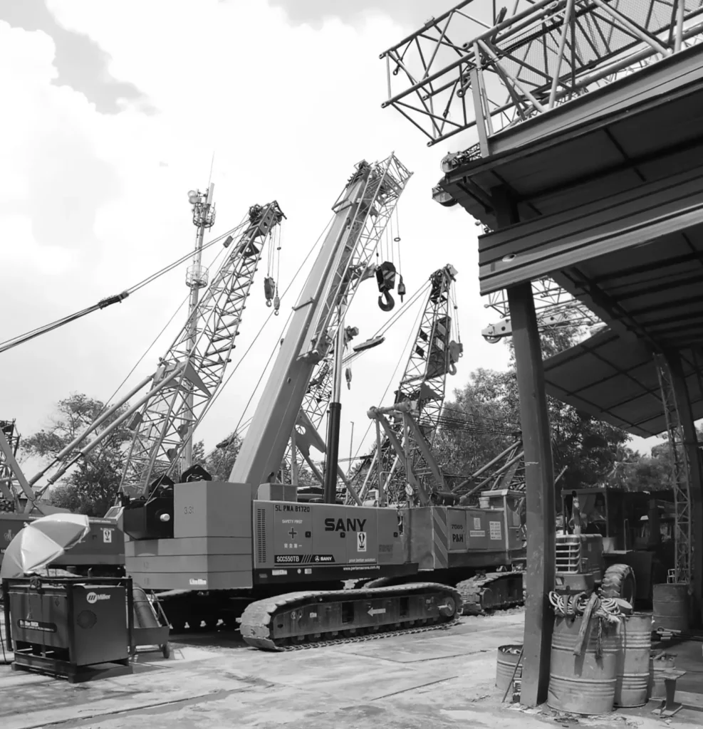 Black and white archive photo of an early Pertama crawler crane at work